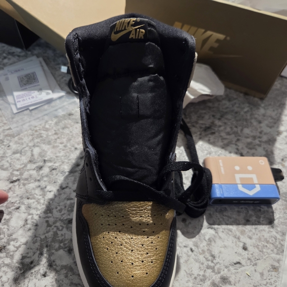 New In Box Air Jordan 1 Retro High OG Black and Gold Men's And Women Shoes - Picture 4 of 11